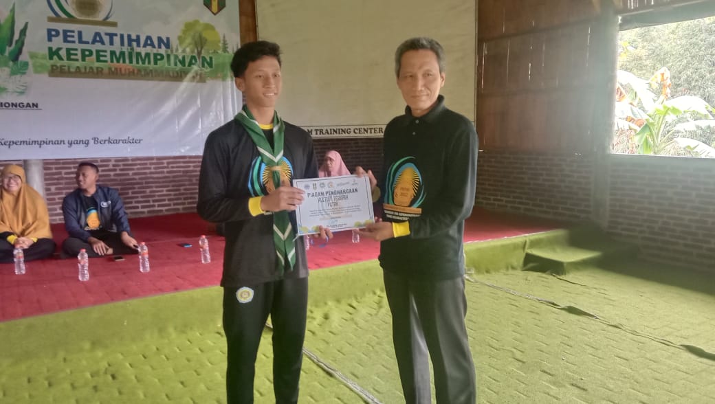 SMK Muhlibat Sabet juara Satu lomba Kultum Putra